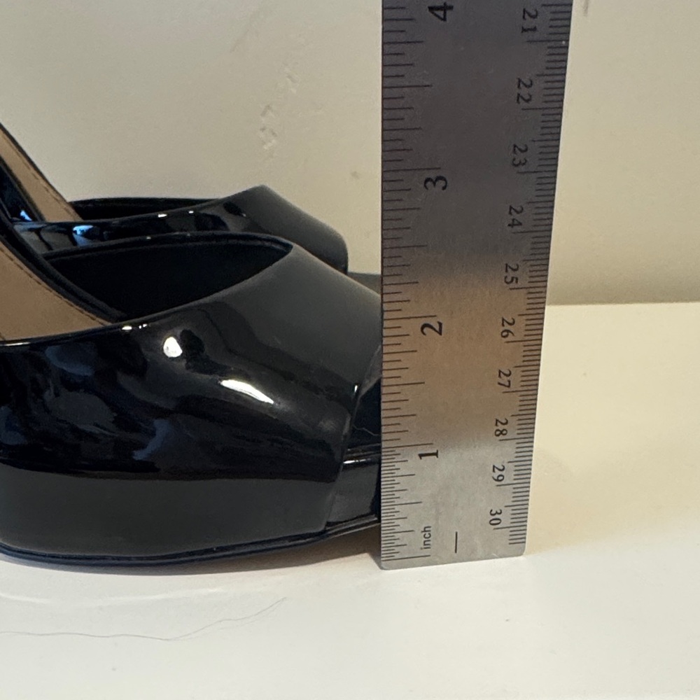 Gianni Bini Elegant Black Patent Leather Stilettos size 7.5 - Picture 2 of 6